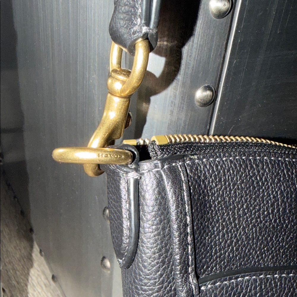 Coach Black Pebble Leather Crossbody Bag Zip Top Like New shoulder bag brass - Picture 4 of 16